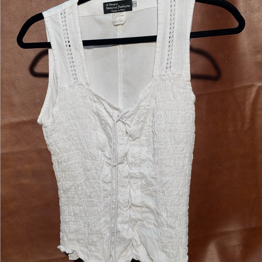 Chic White Sleeveless Top by